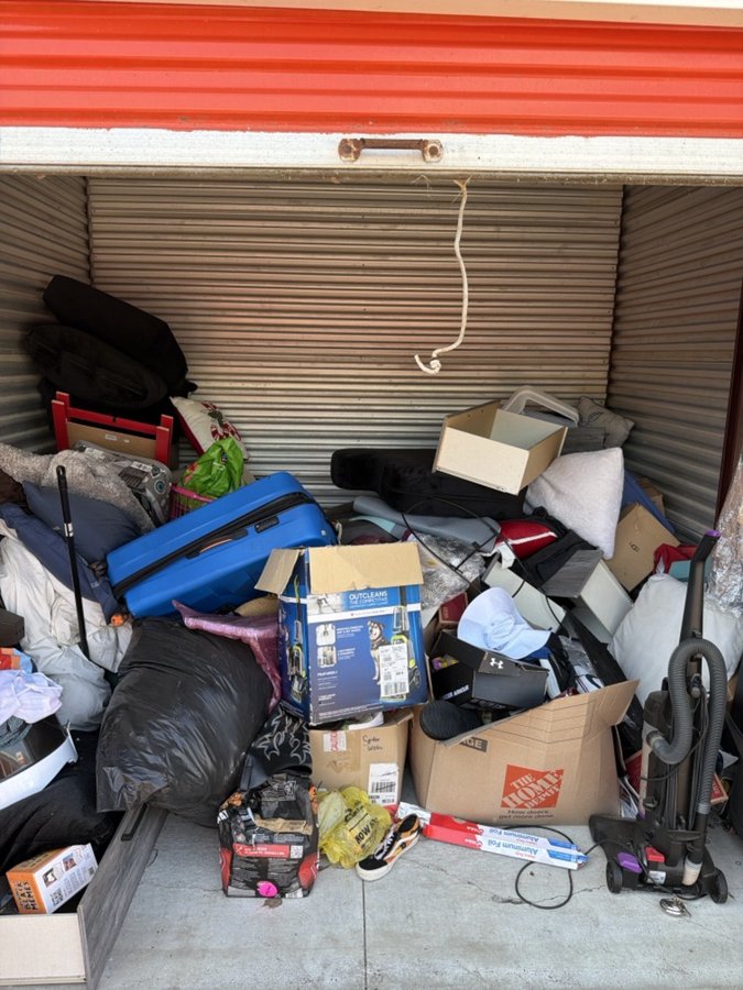 10 x 10 storage unit in Mt Clemens, MI