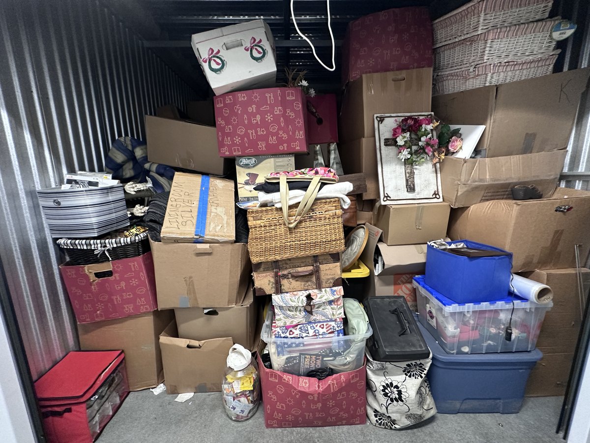 10 x 12 storage unit in Oakland, CA