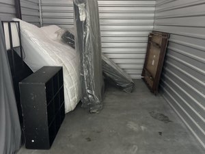 10 x 15 storage unit in Roseville, MI