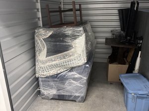 7 x 10 storage unit in Roseville, MI