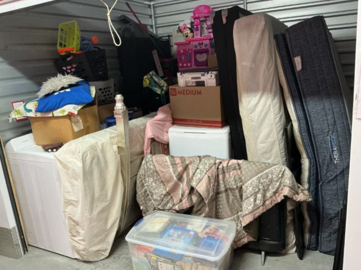 10 x 10 storage unit in Jacksonville, FL