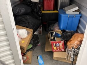 5 x 10 storage unit in Roseville, MI