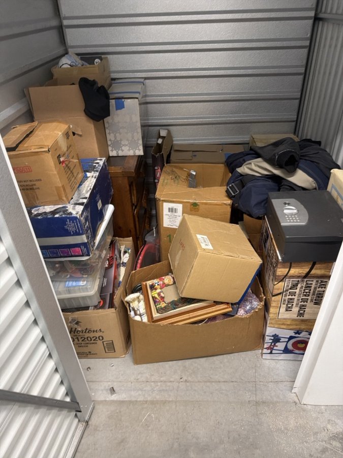 5 x 5 storage unit in Roseville, MI