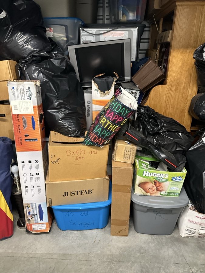7 x 10 storage unit in Roseville, MI