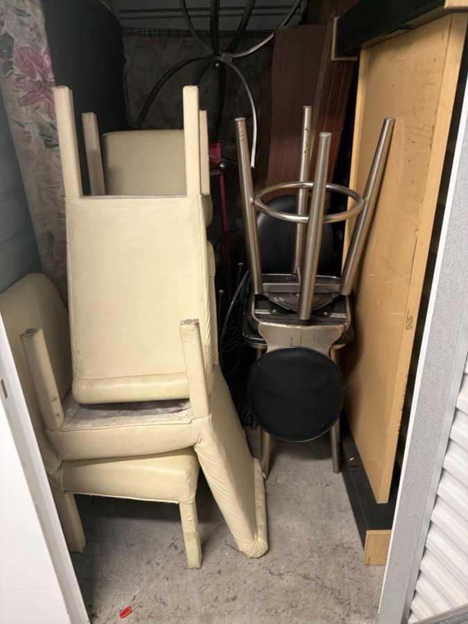 5 x 10 storage unit in Roseville, MI