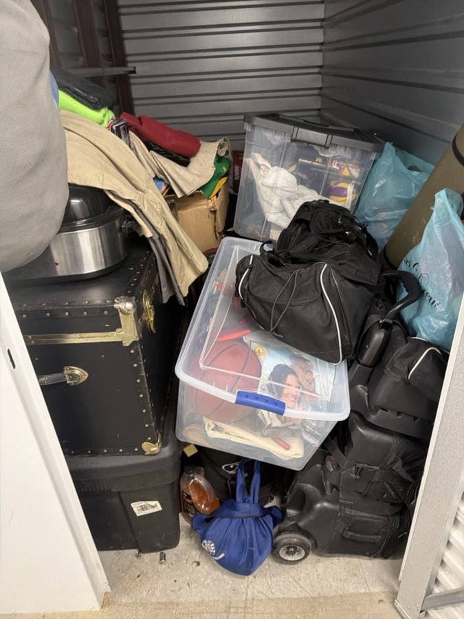 5 x 10 storage unit in Roseville, MI