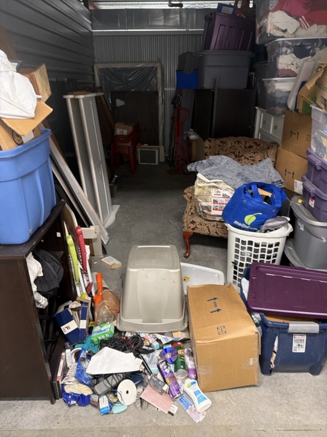 10 x 20 storage unit in Roseville, MI