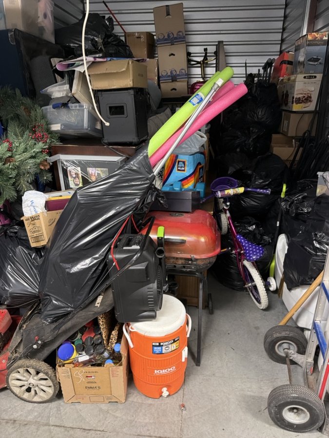 10 x 15 storage unit in Roseville, MI