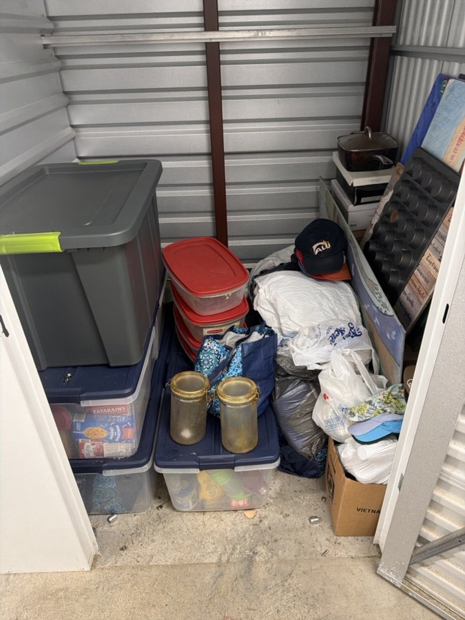 5 x 5 storage unit in Roseville, MI