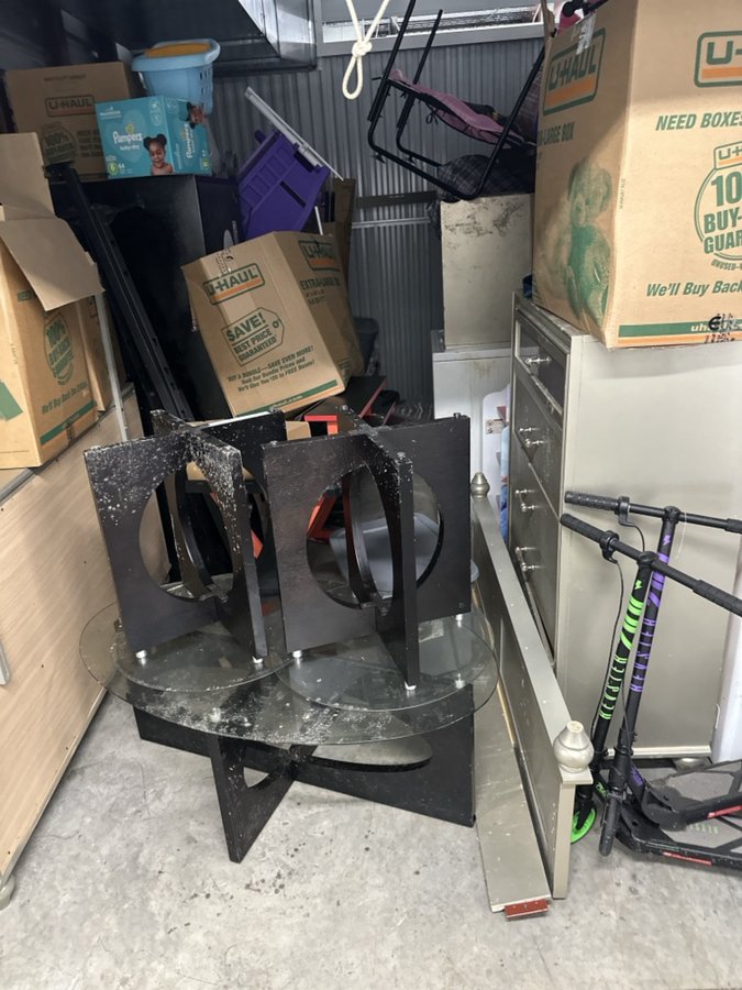 10 x 15 storage unit in Roseville, MI