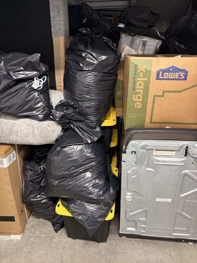 10 x 15 storage unit in Roseville, MI