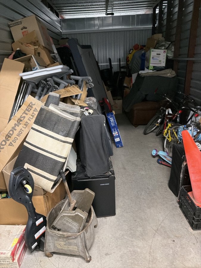 10 x 20 storage unit in Roseville, MI