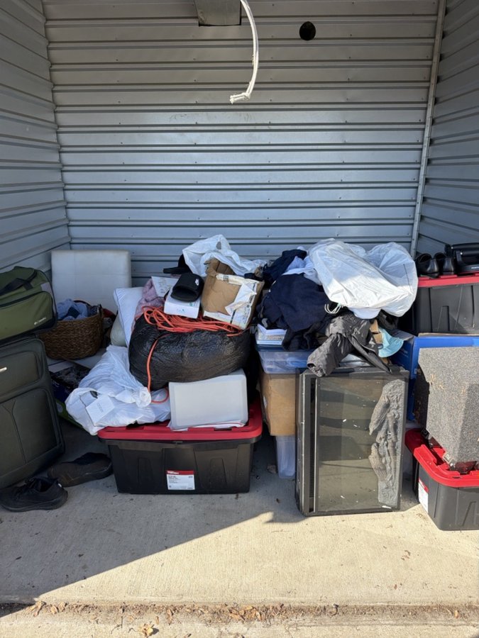 10 x 10 storage unit in Roseville, MI