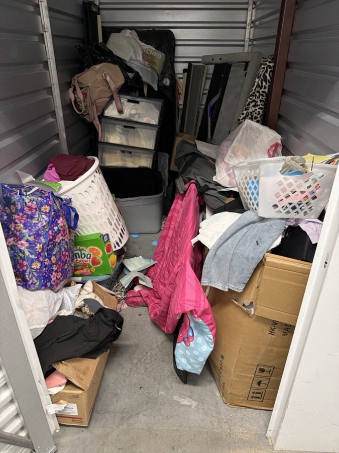5 x 10 storage unit in Roseville, MI
