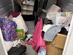 5 x 10 storage unit in Roseville, MI