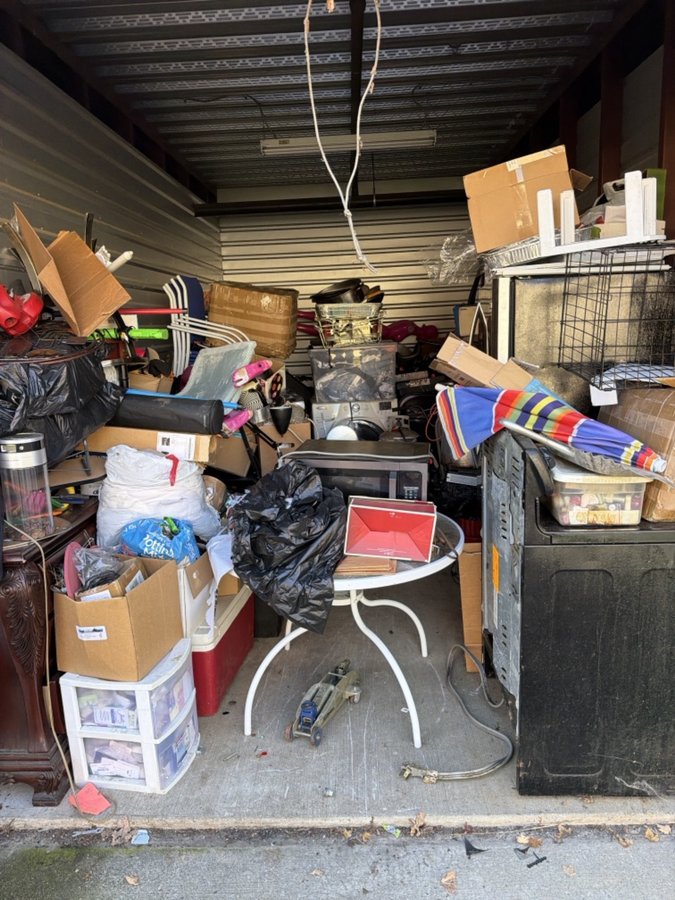 10 x 20 storage unit in Roseville, MI