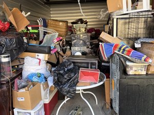 10 x 20 storage unit in Roseville, MI