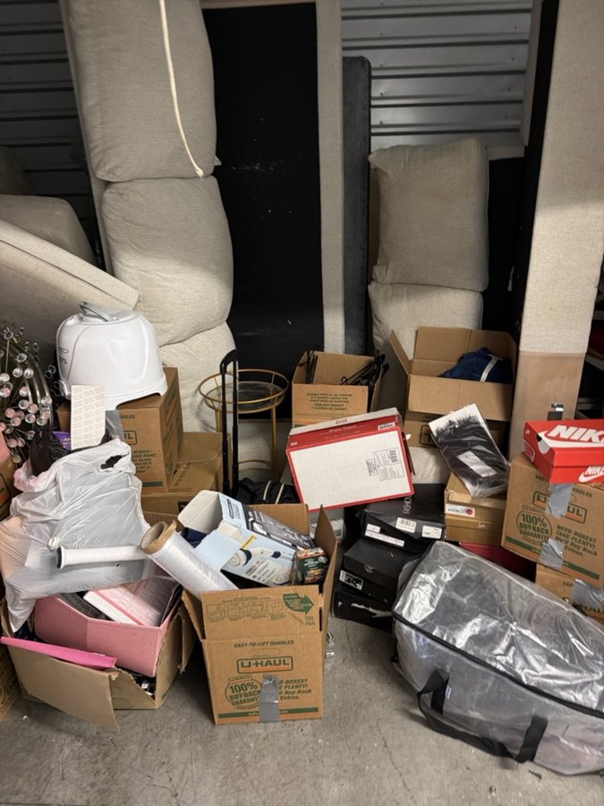 10 x 15 storage unit in Roseville, MI