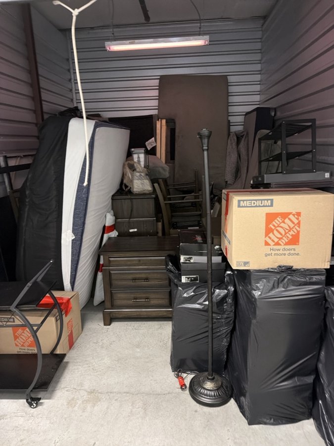 10 x 15 storage unit in Roseville, MI