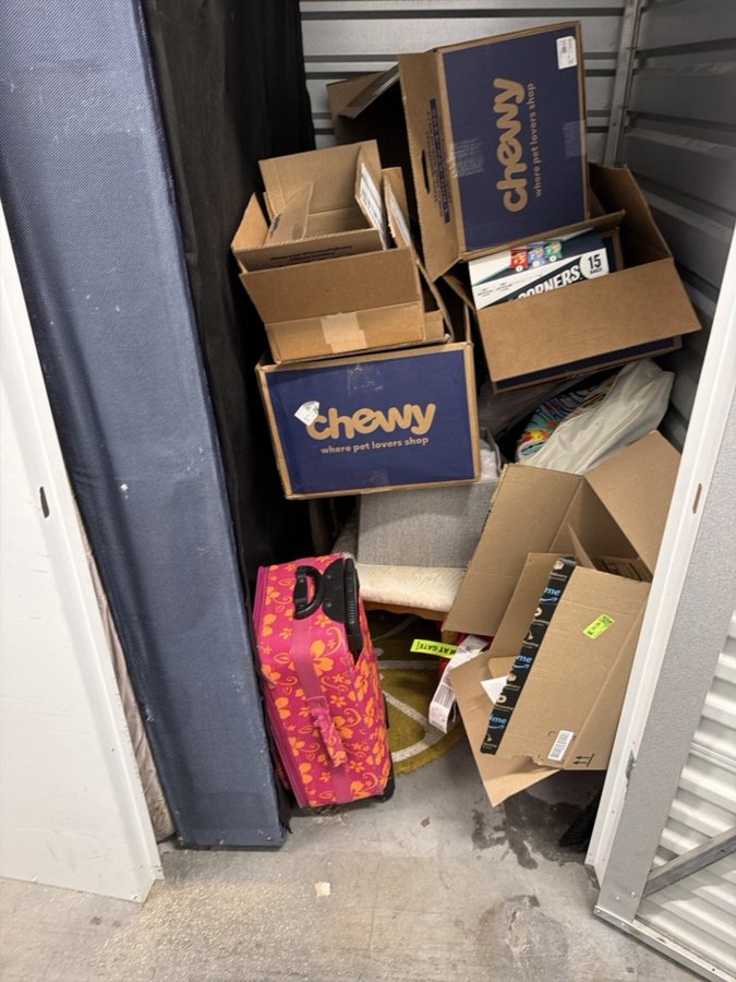 5 x 5 storage unit in Roseville, MI