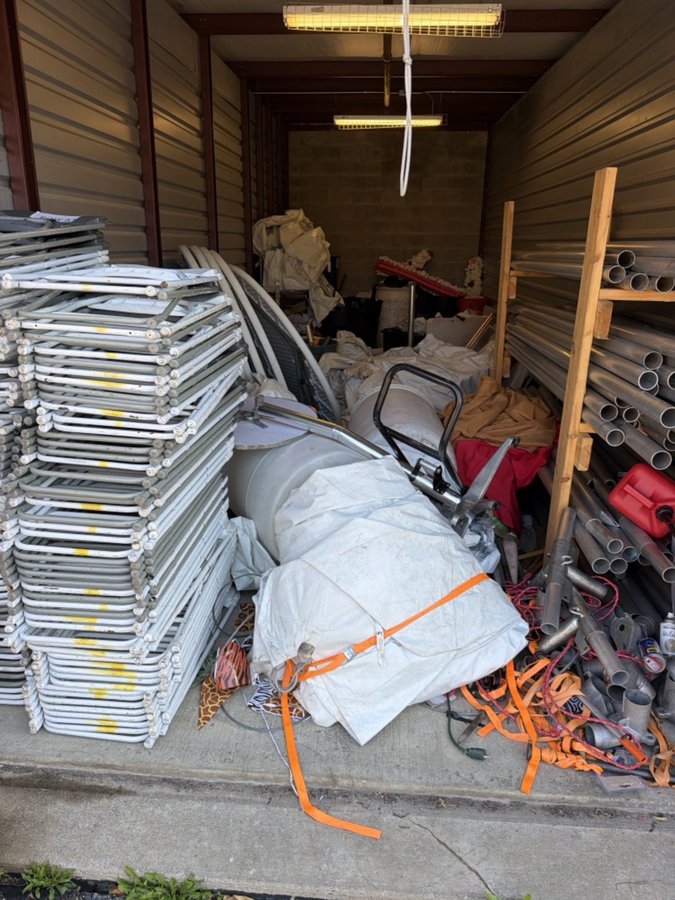 10 x 30 storage unit in Roseville, MI