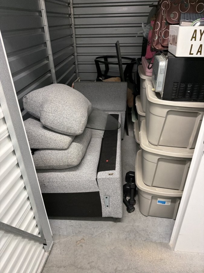 5 x 10 storage unit in Roseville, MI