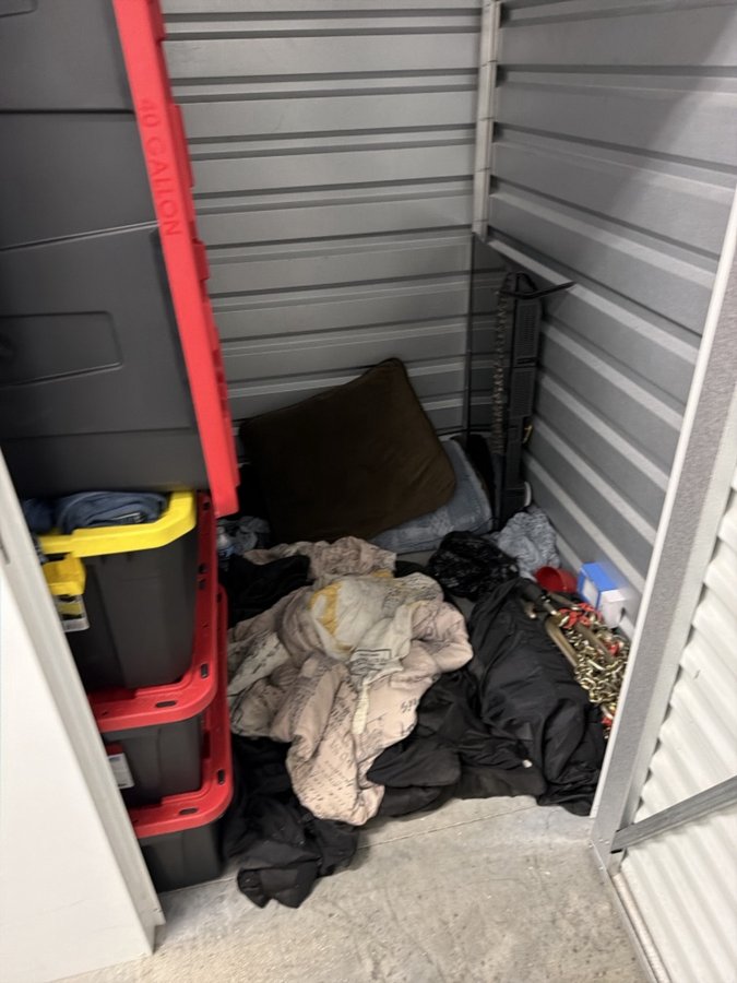 5 x 5 storage unit in Roseville, MI