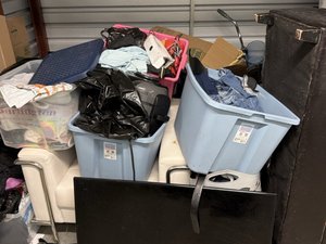 7 x 10 storage unit in Roseville, MI