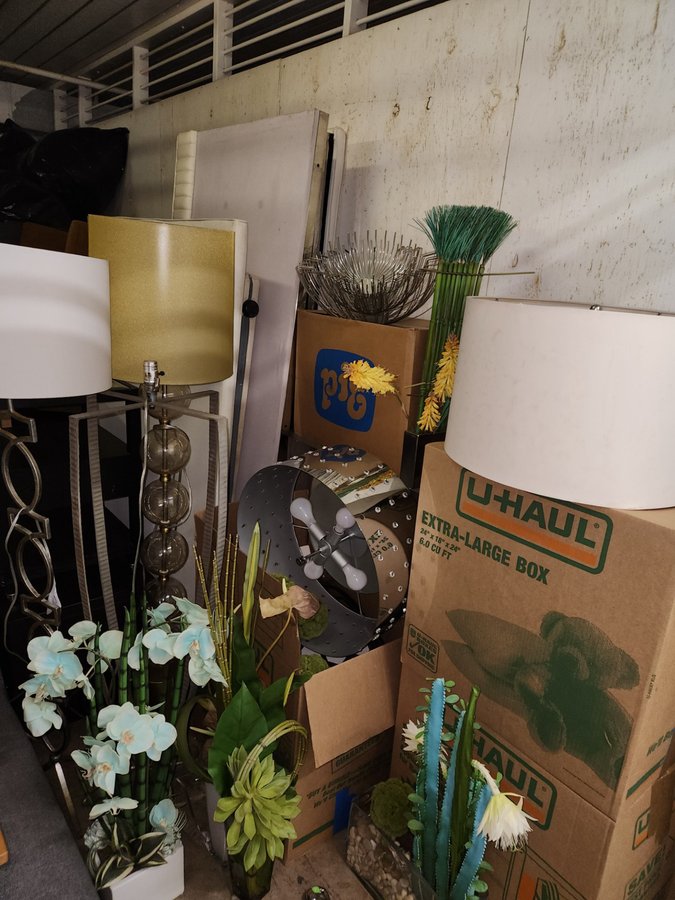 10 x 20 storage unit in Oakland Park, FL