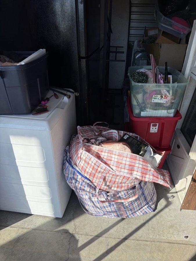 7 x 15 storage unit in Roseville, MI