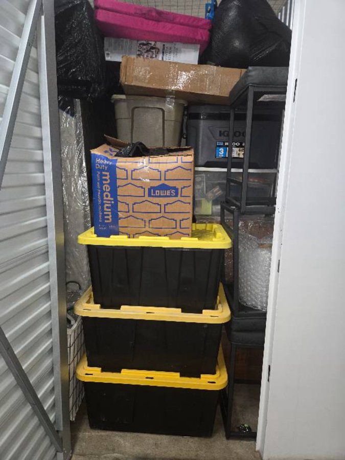 5 x 5 storage unit in Los Angeles, CA