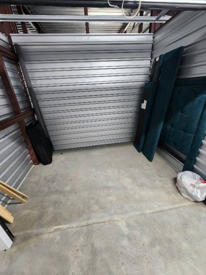 10 x 7 storage unit in Conyers, GA