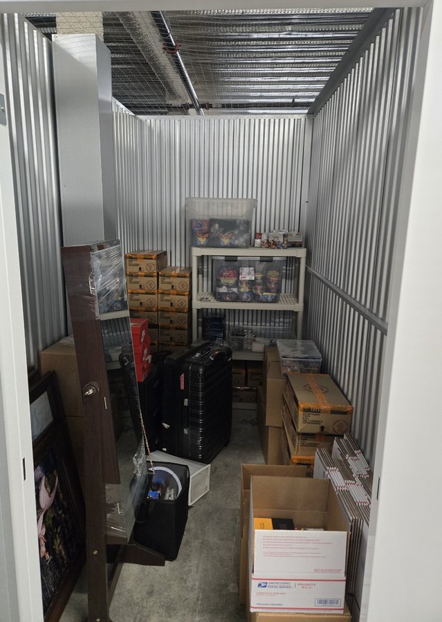 5 x 10 storage unit in Miami, FL