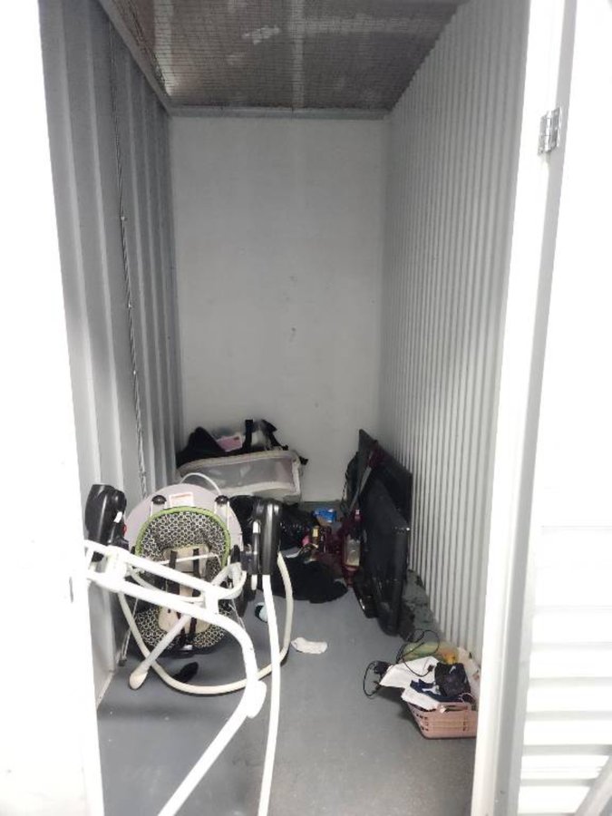 5 x 10 storage unit in Seffner, FL