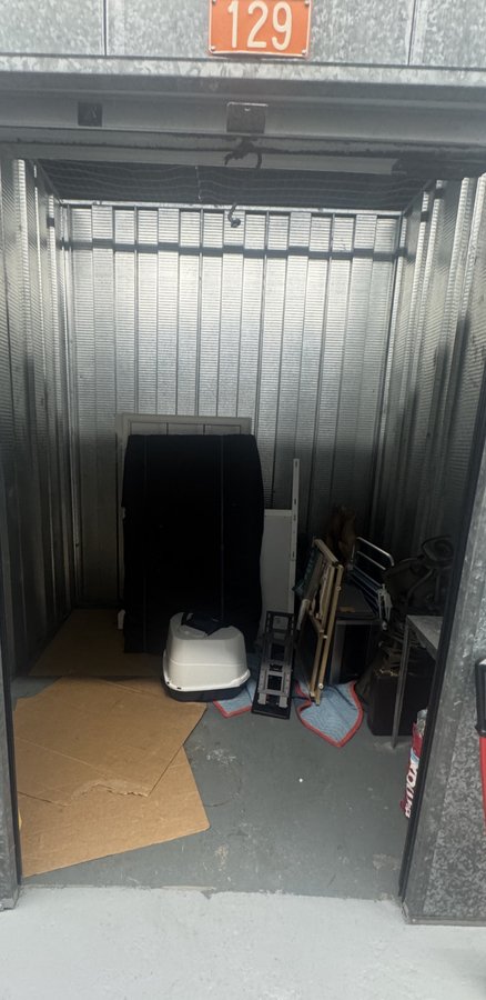 8 x 8 storage unit in Norwood, NJ