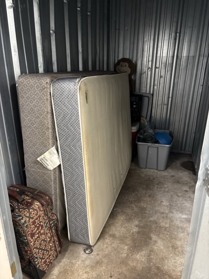 5 x 10 storage unit in Chicago, IL