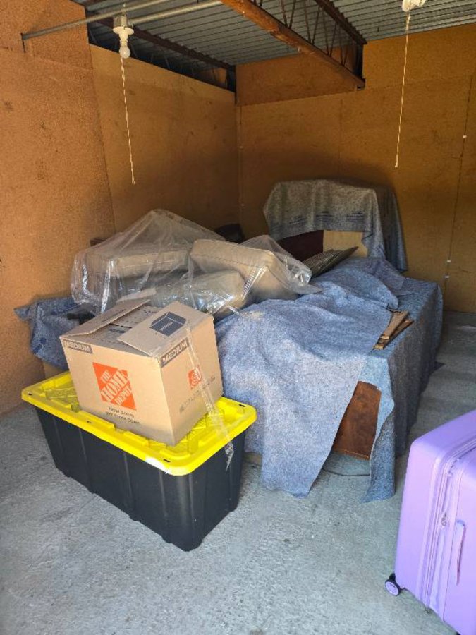 10 x 16 storage unit in Saint Louis, MO