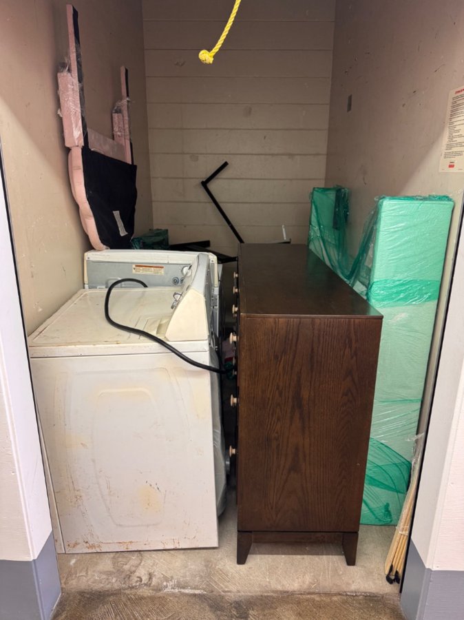 5 x 10 storage unit in Jacksonville , FL