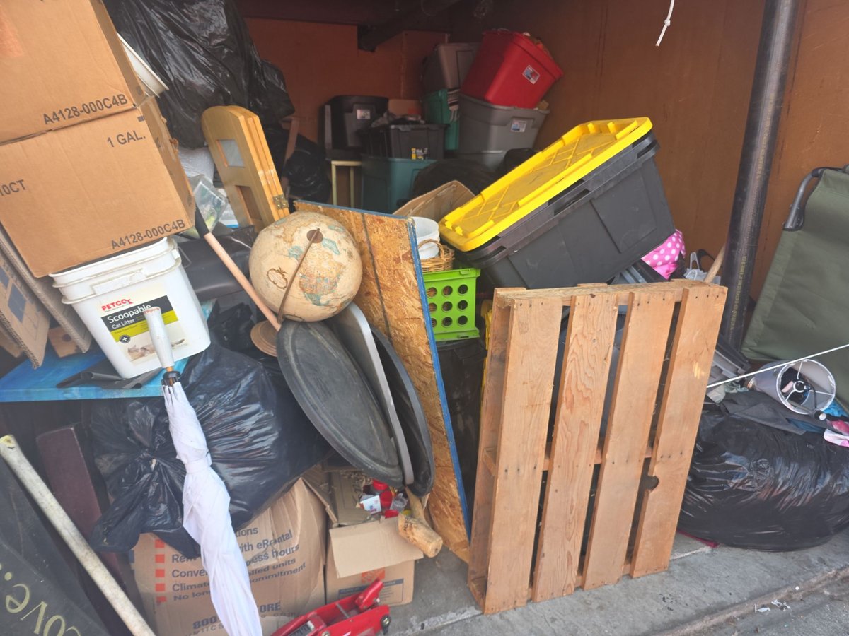 10 x 15 storage unit in San Lorenzo, CA