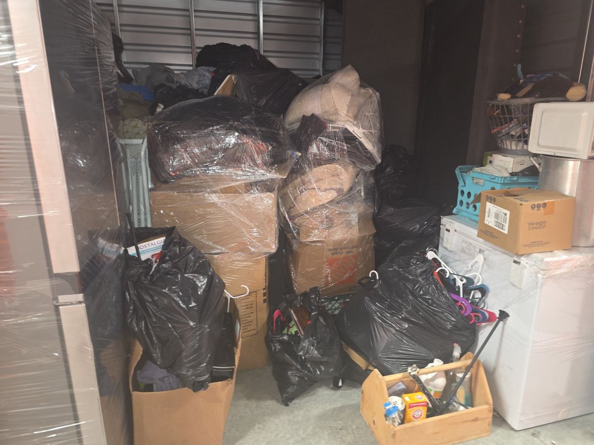 10 x 10 storage unit in Pleasanton, CA