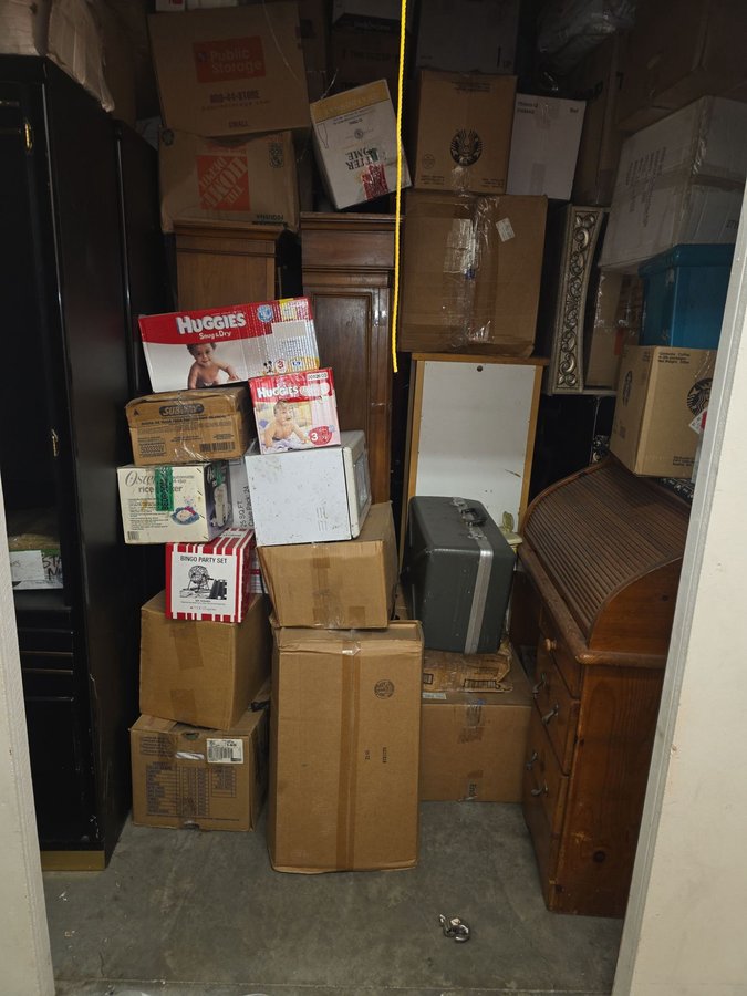 10 x 10 storage unit in San Lorenzo, CA