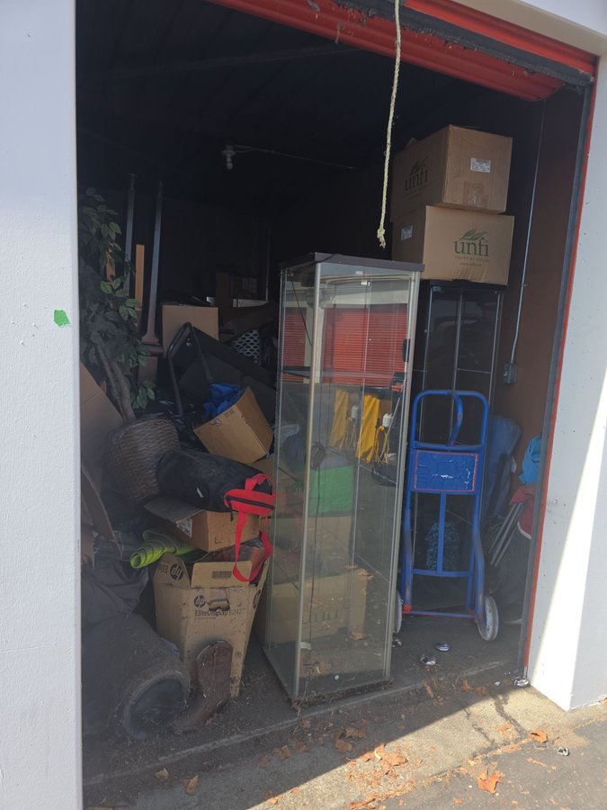 9 x 20 storage unit in San Lorenzo, CA