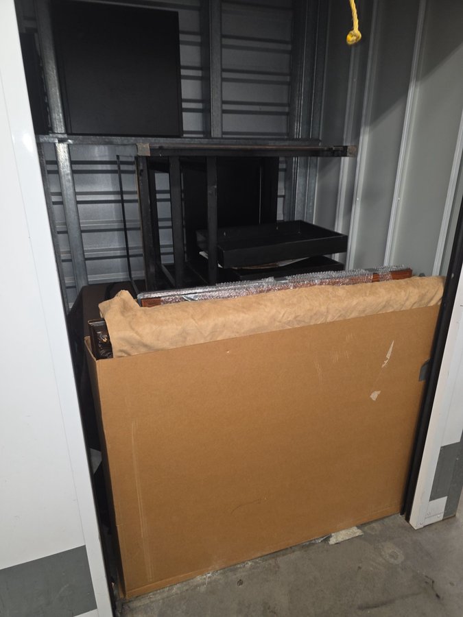 5 x 5 storage unit in Castro Valley, CA