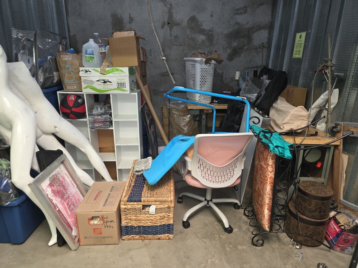 10 x 10 storage unit in Pleasanton, CA