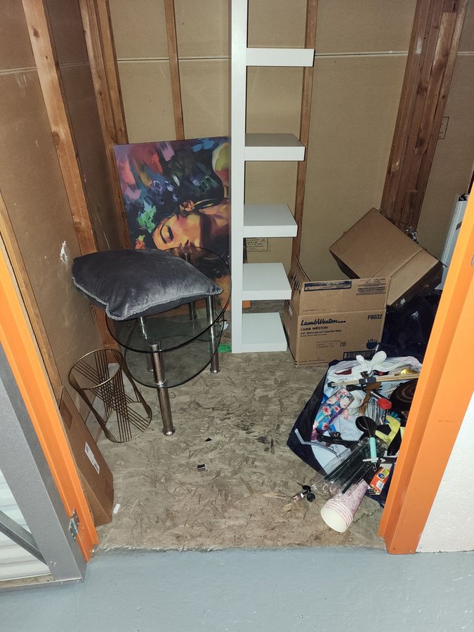 10 x 5 storage unit in Riverside, CA
