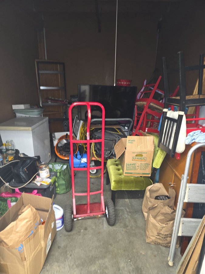10 x 15 storage unit in San Leandro, CA