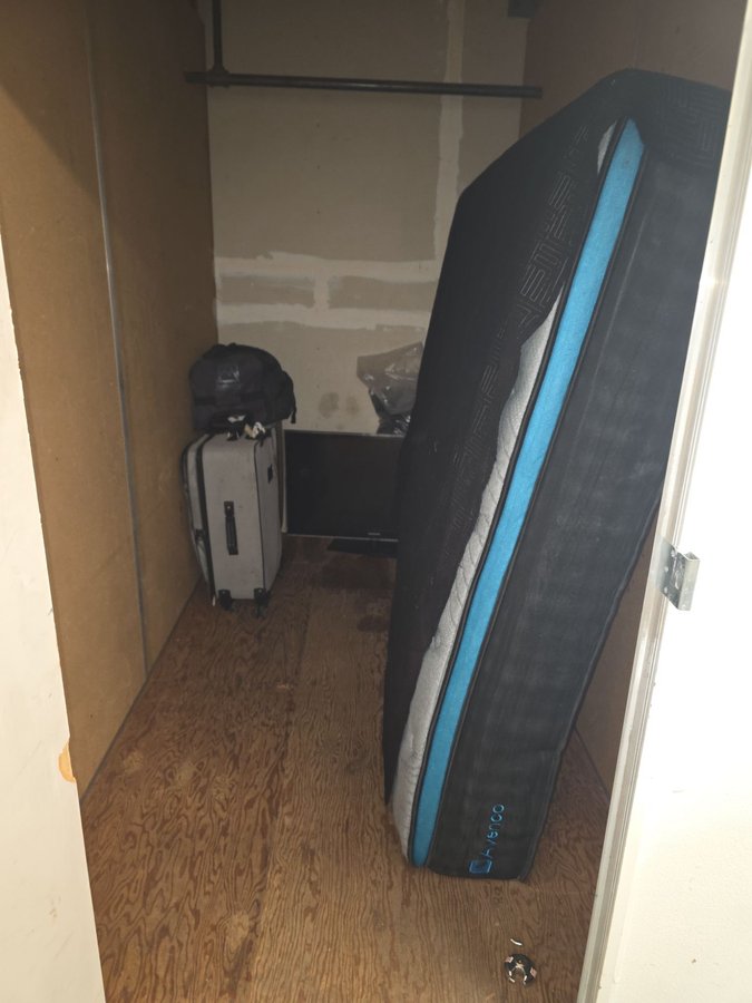 5 x 10 storage unit in San Leandro, CA
