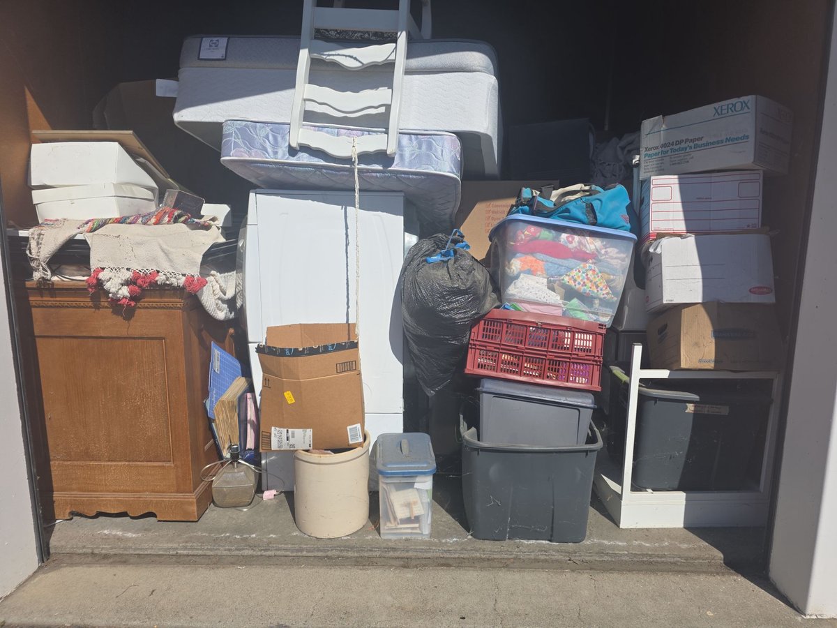 10 x 10 storage unit in Pleasanton, CA