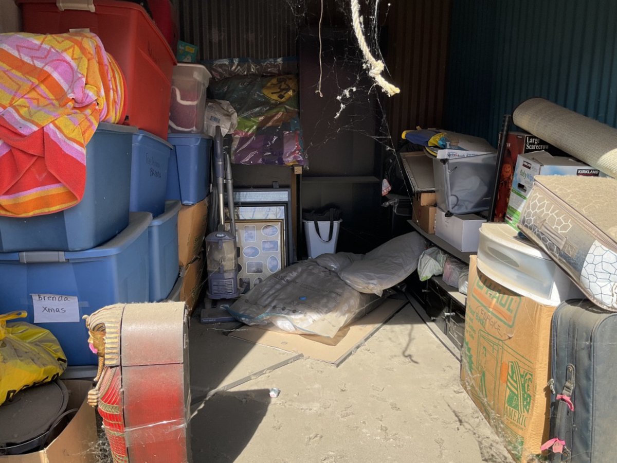 8 x 9 storage unit in Santa Clarita, CA