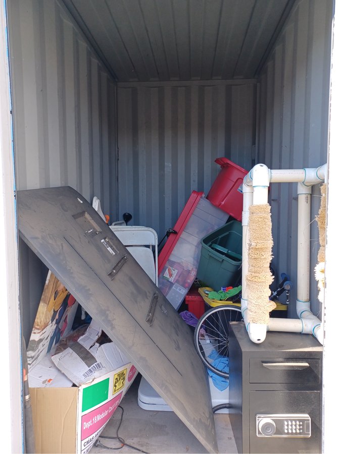 5 x 8 storage unit in West Sacramento, CA